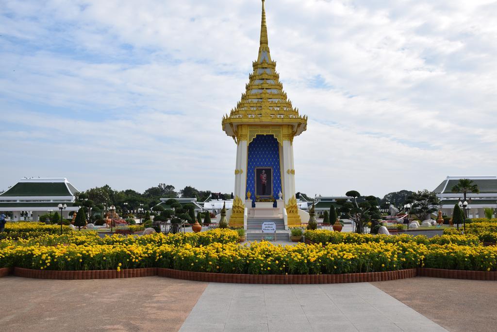 Sumali Villa Sing Buri Exterior photo